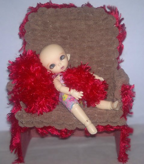 Диванчик для кукол — Мебель для кукол и домиков: фото