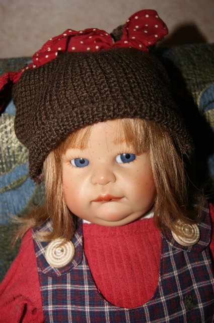 Кто стучится в дверь ко мне с толстой сумкой на ремне