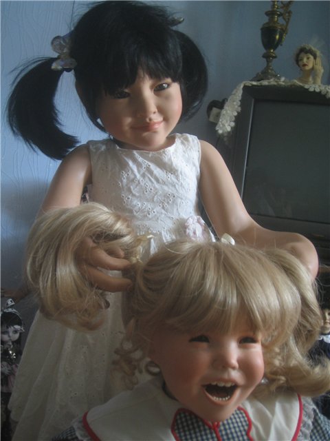 Виниловая азиаточка от Сюзан Липпл