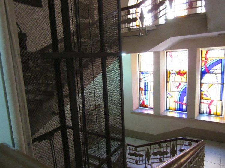 Всё я делаю с Хеленой...и диплом получаю тоже :)