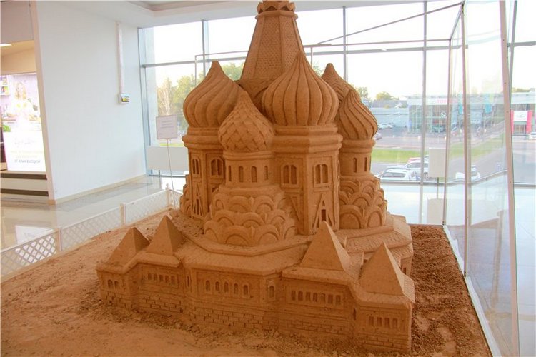 Выставка ретро-автомобилей и выставка уникальных песчаных скульптур в Твери, продолжение
