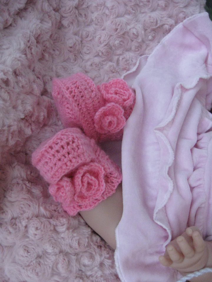 Маленькая Евочка любит наряжаться