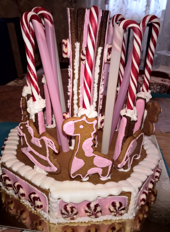 Для продвинутых в геометрии, или, Мой первый опыт изготовления пряничной карусели (с пошаговой съемкой)