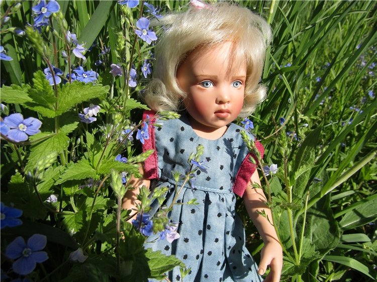 Сине-голубое настроение. Флора Helen Kish среди цветов в парке (фото 8)