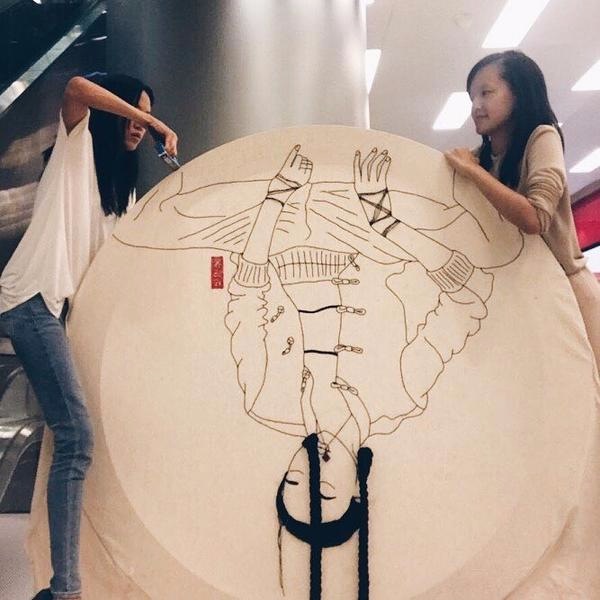 Художница и модель Шина Лиам