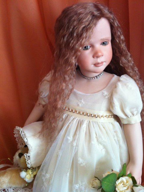 … была в том милом возрасте, когда девочка уже не ребенок, а ребенок еще не девушка. Лилу (Lilou) от автора Рут Треффайзен