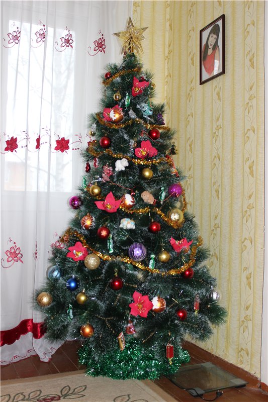 Наряжаем елку. Первое совместное фото под елкой | Бэйбики Наряжаем елку. Первое совместное фото под елкой (фото 8)