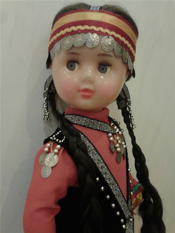 Маринка в национальном костюме (фото 6)