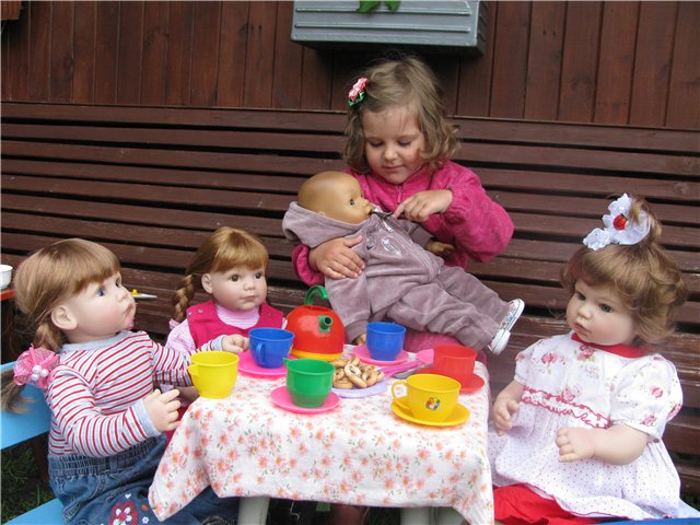 Мои лапушки на даче. Девчонки Мидлтошки на отдыхе