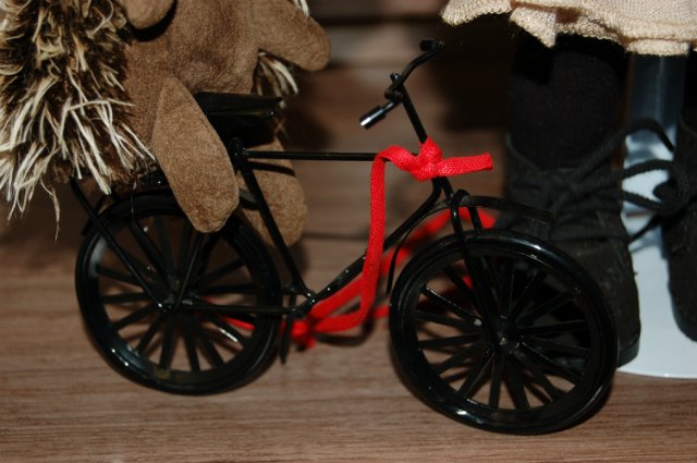 Сегодня вечером, для вас выступает Litten и её дрессированные ёжики. Коллекционная кукла Zwergnase