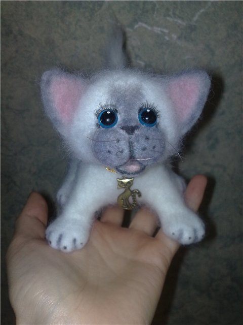 Котенок из шерсти! Сухое валяние игрушек (фото 10)