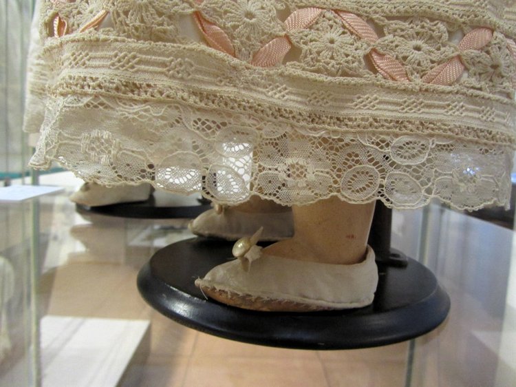 «Мода по-взрослому. Истории из кукольного гардероба» - выставка в Музее-заповеднике «Царицыно» - продолжение - детали. Часть