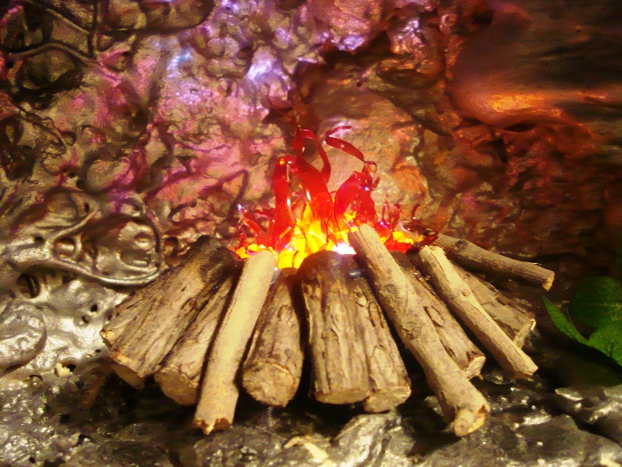 Как сделать домашний искусственный огонь для камина
