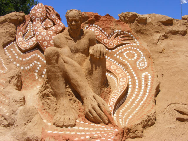 Замки, произведения скульптуры из песка