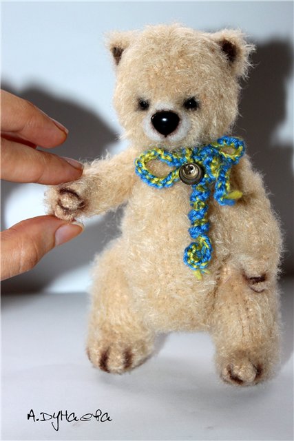 Мини мишка Бо - игрушка вязанная крючком (фото 9)