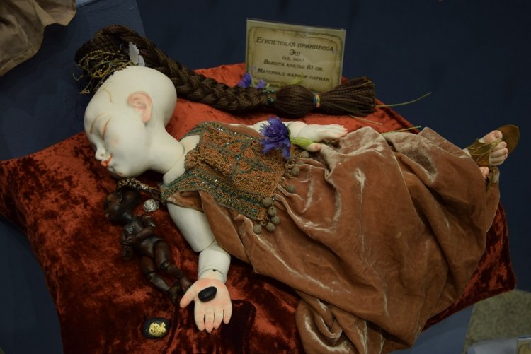 VII Московская международная выставка "Искусство Куклы". Портреты кукольной души или незримый диалог. Часть 2