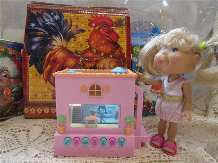 Мне подарили тамагочи. Я буду с ним с утра до ночи