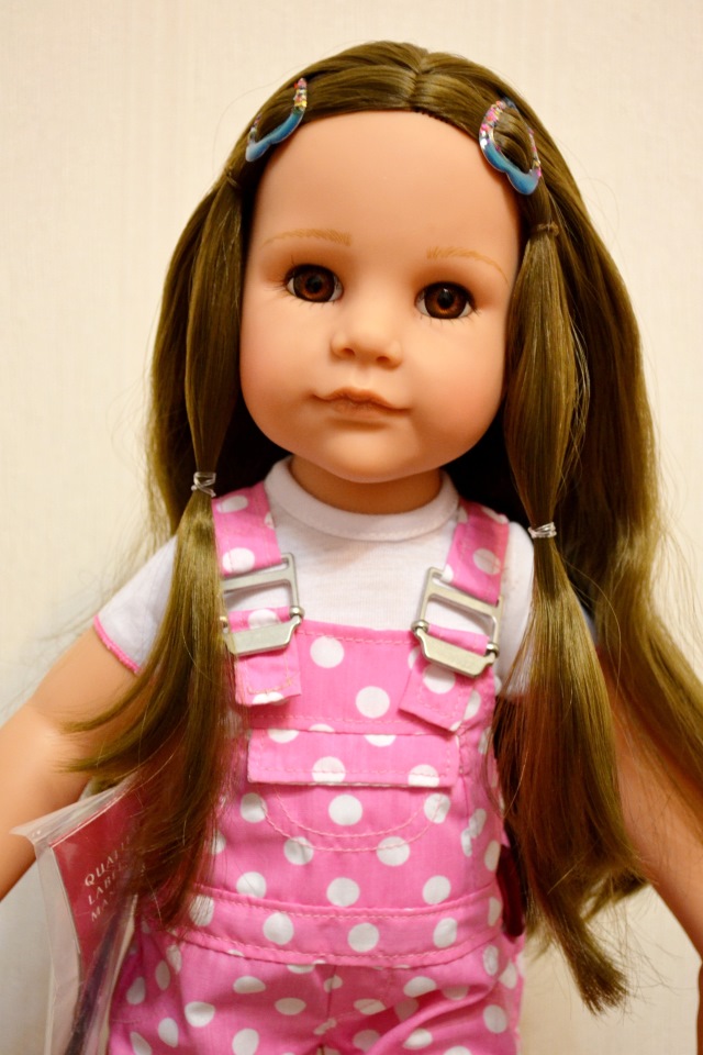 Брюнетки из Спа-салона немецкой фирмы Gotz