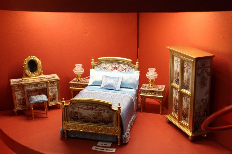 Все на выставку! Кукольные домики и миниатюра