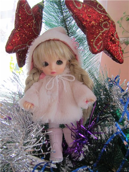 Маленькие новогодние истории 3. Кукла БЖД - Мэгги | Бэйбики Маленькие новогодние истории 3. Кукла БЖД - Мэгги (фото 2)