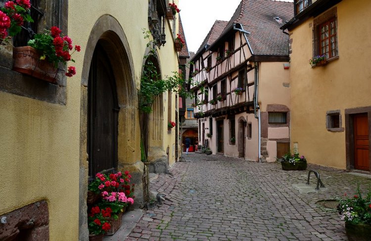 Очарование стринных французских городов