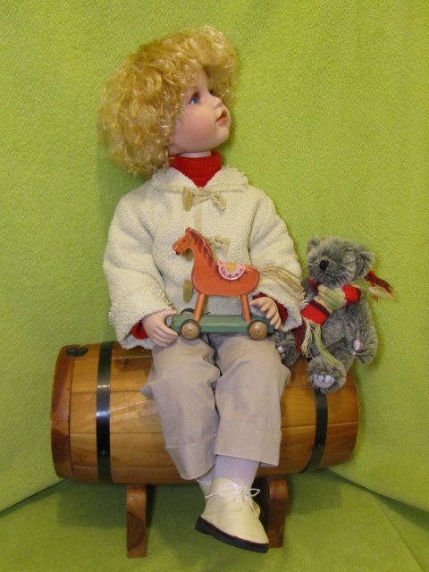 Два в одном. Фарфоровый мальчик