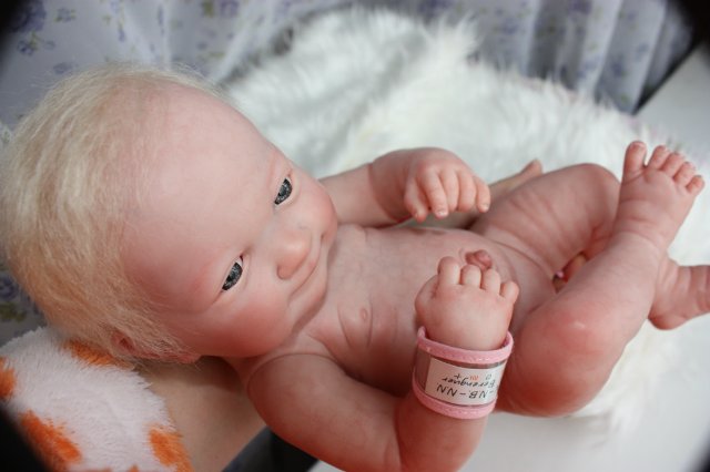 Реборн из Беренджер, нежность в пелёнках