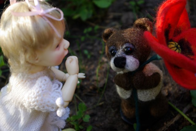 Маленькое приключение в саду цветов. Connie Lowe