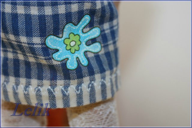 Наш диванчик, или одёжка из платков. Куколки от Helen Kish