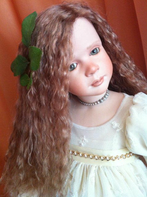 … была в том милом возрасте, когда девочка уже не ребенок, а ребенок еще не девушка. Лилу (Lilou) от автора Рут Треффайзен