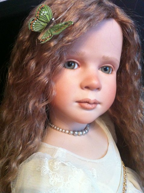 … была в том милом возрасте, когда девочка уже не ребенок, а ребенок еще не девушка. Лилу (Lilou) от автора Рут Треффайзен