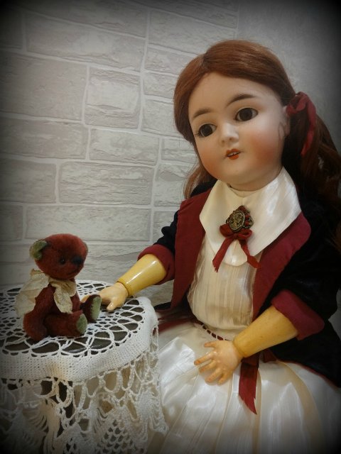 Задумчивая, скромная, тихая и строгая. Armand Marseille