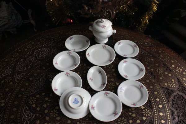 Посуда антикварная, старинная, винтажная - праздник души для нас и конечно кукол! Часть вторая