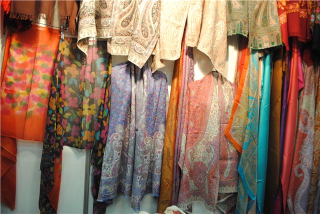 Выставка на Тишинке "Атмосфера творчества". Октябрь 2014. Бусинка к бусинке - получаются бусики! Кружево для антикварных