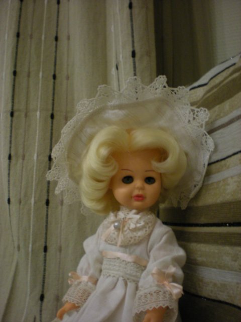 Не антикварное платье для не антикварной куклы