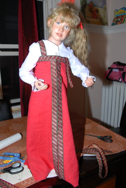 Мне березка нравится - ведь обе мы красавицы! Листья тихо шелестят, меж собою говорят