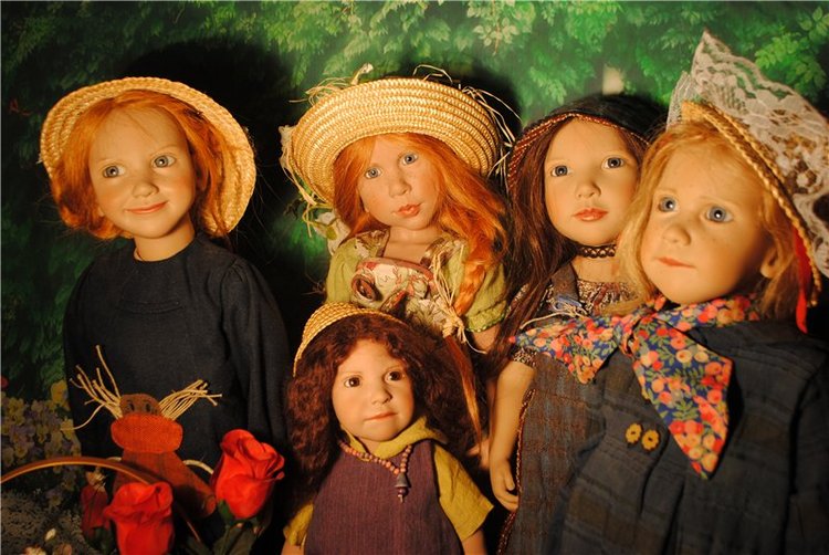 Мы купили два билета - уезжаем завтра в лето