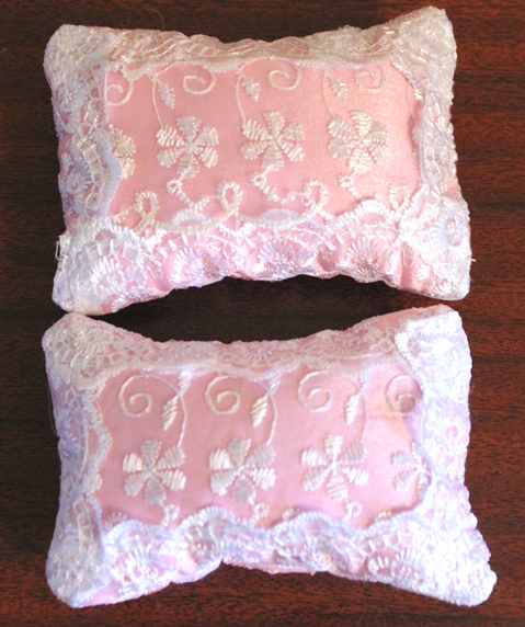 Двуспальная кровать для кукол