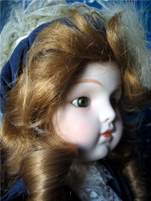 Фарфоровая Музыкальная куколка от Joanna Hartstein