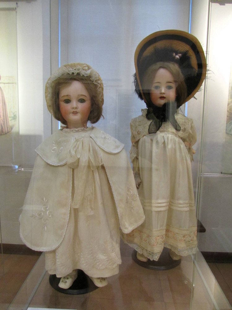 «Мода по-взрослому. Истории из кукольного гардероба» - выставка в Музее-заповеднике «Царицыно» - продолжение - 6-ой зал.