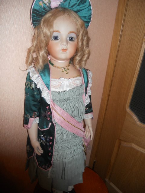 История женского костюма конца 18-19 века в куклах BEBE