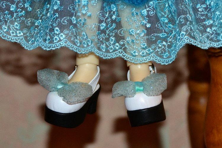 Платье + глазки = образ готов:) Larissa & Miki Kaye Wiggs