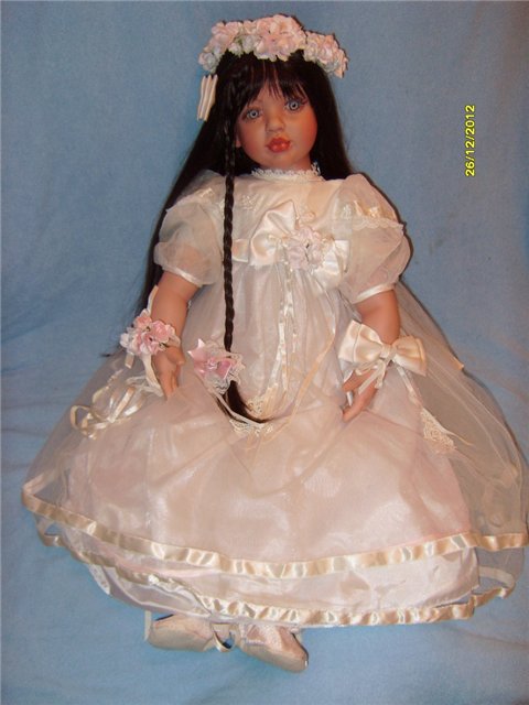 Олицетворение чистоты и невинности. Коллекционная кукла от Fayzah Spanos "Руководящие руки"