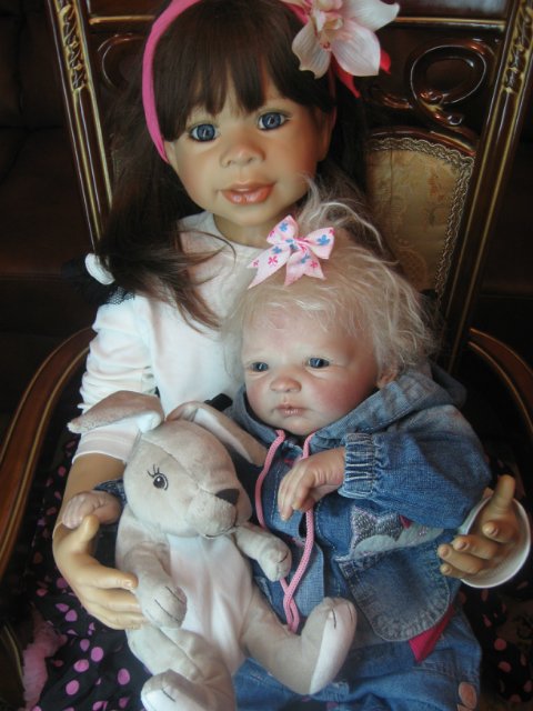 Мои малышки и их красивые няньки