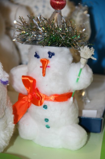 Необычные снеговики из обыденных вещей своими руками