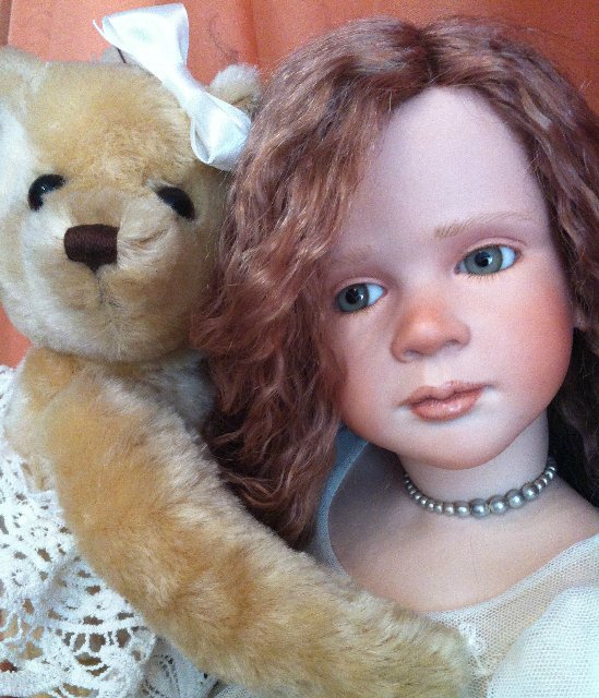 … была в том милом возрасте, когда девочка уже не ребенок, а ребенок еще не девушка. Лилу (Lilou) от автора Рут Треффайзен