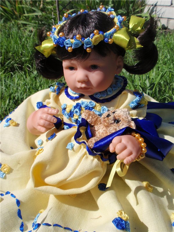 Солнечная цветочница Анюта. Эксперименты с переодеванием могут быть нескончаемы