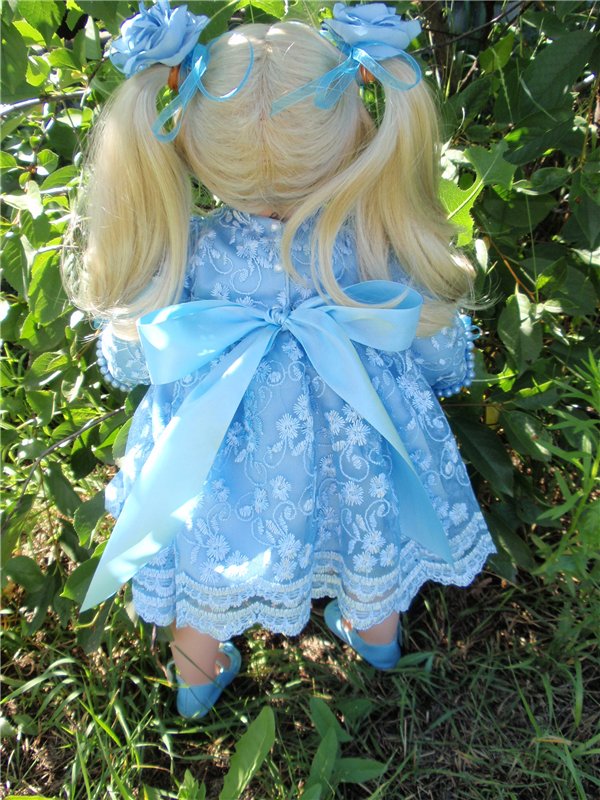 Растет в поле ягодка-малинка, а у нас живет Полинка))) Переодеваемся снова)))