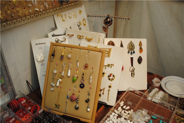 Выставка на Тишинке "Атмосфера творчества". Октябрь 2014. Бусинка к бусинке - получаются бусики! Кружево для антикварных