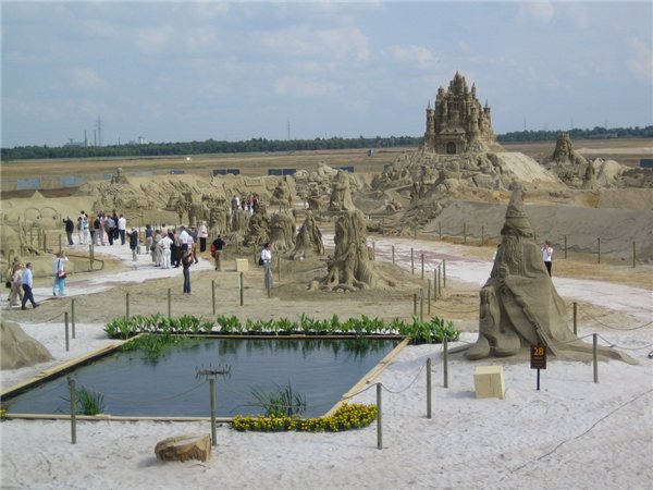 Замки, произведения скульптуры из песка (фото 8)